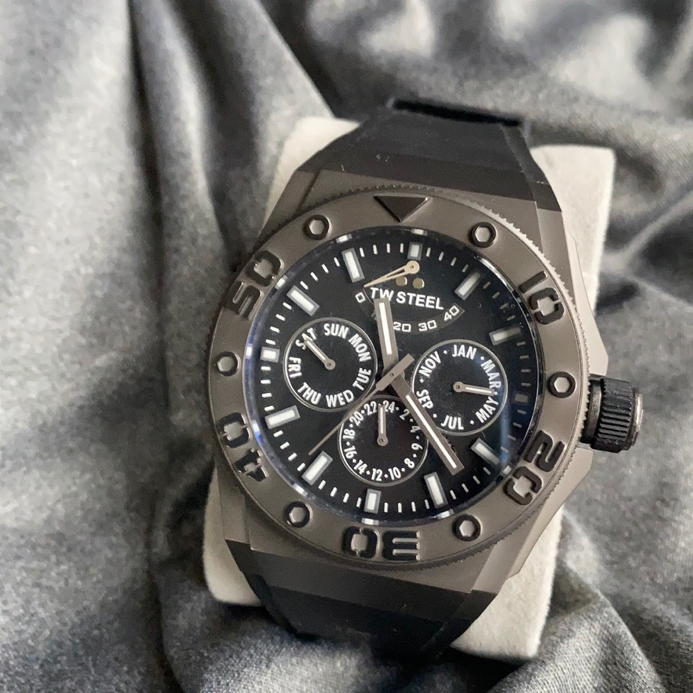 Automatic TW Steel men’s chronograph watch. In black and pewter.